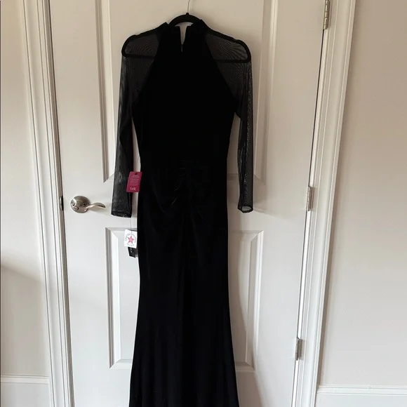 BETSY AND ADAM Black Velvet Long Sleeve Gown Dress - Picture 4 of 9